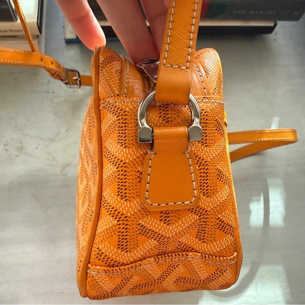 AUTHENTIC GOYARD CAP VERT YELLOW CROSSBODY BAG - Picture 7 of 16
